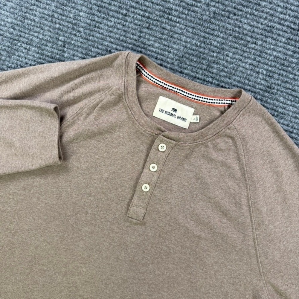 The Normal Brand Long Sleeve Raglan Henley Shirt Mens Large Tan Heather Casual